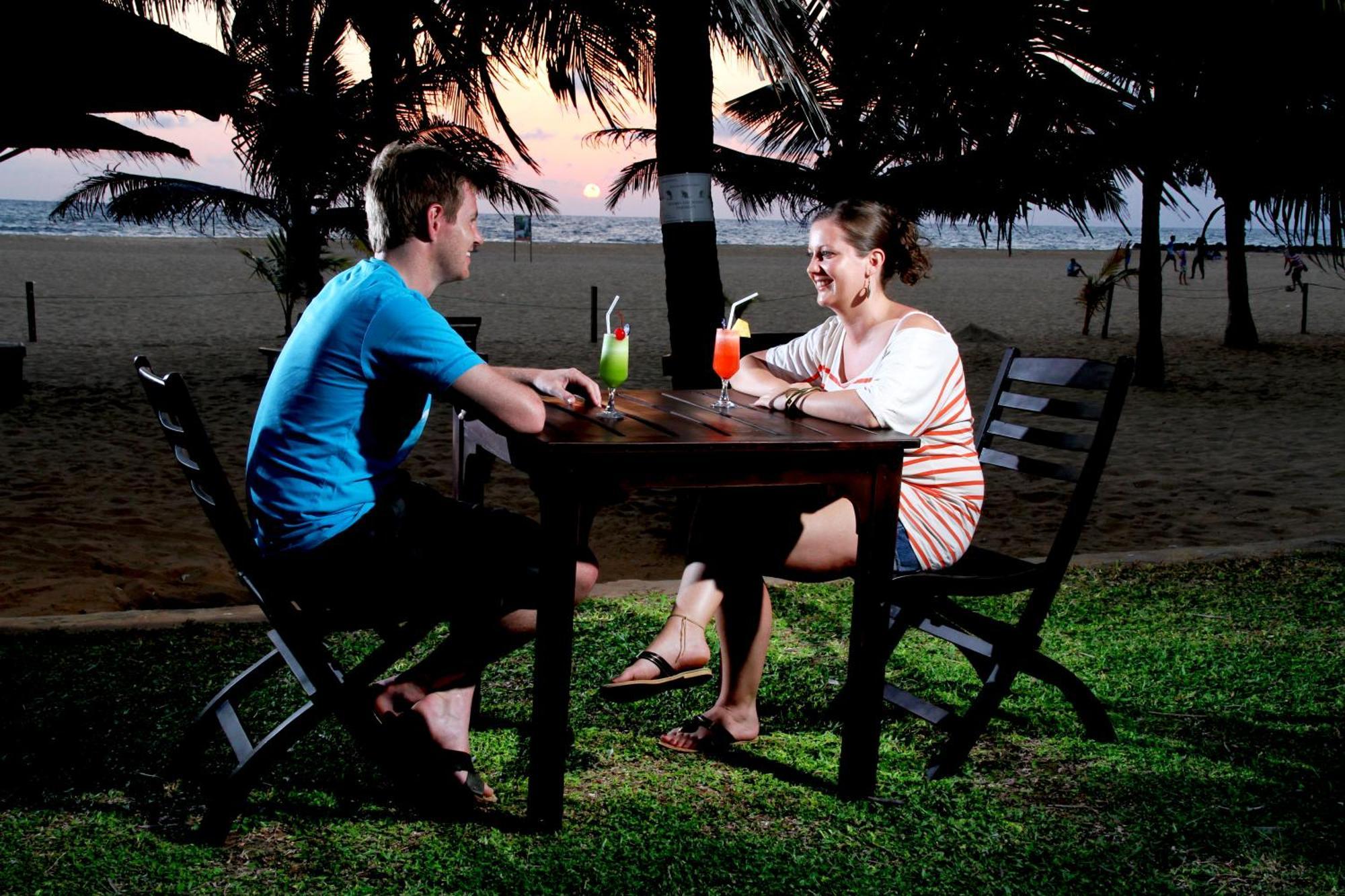 Goldi Sands Hotel Negombo Exterior foto